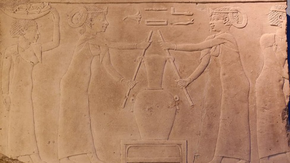 Sumerians women, preparing perfume